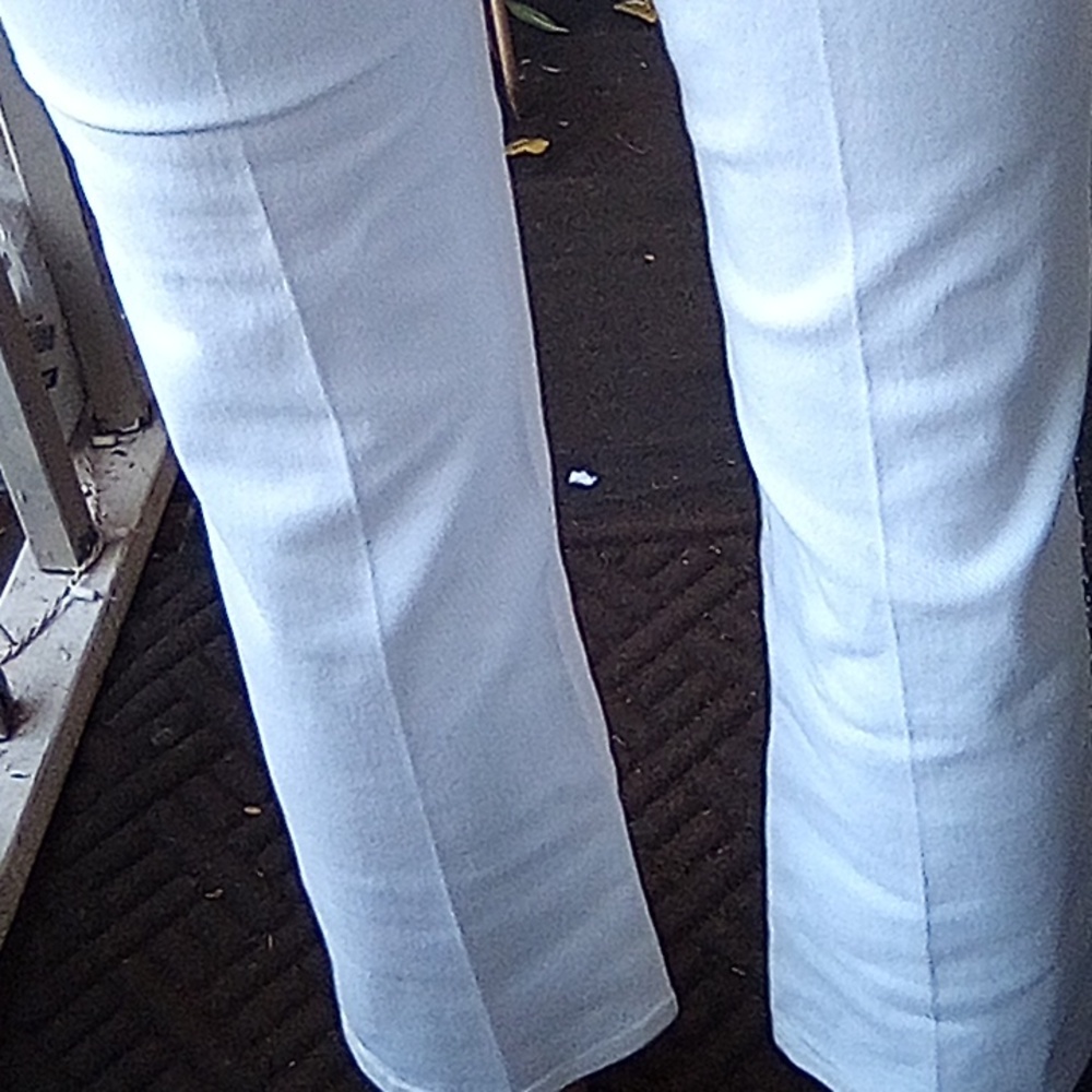 Lauren Jeans Co. Size 8 Petite White Denim Jeans With Beaded side Seams. - Picture 6 of 10